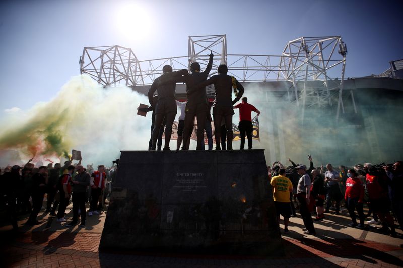 Manchester United fans protest against owners after failed launch of