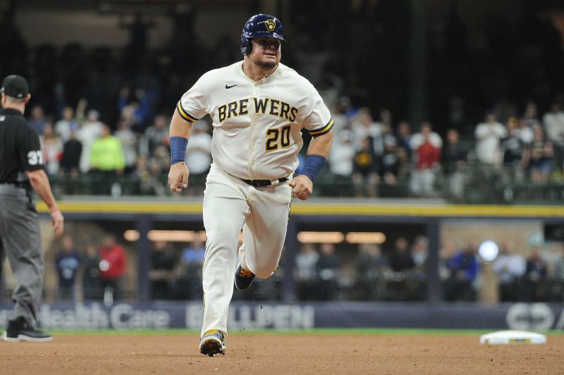 FILE PHOTO: MLB: St. Louis Cardinals at Milwaukee Brewers