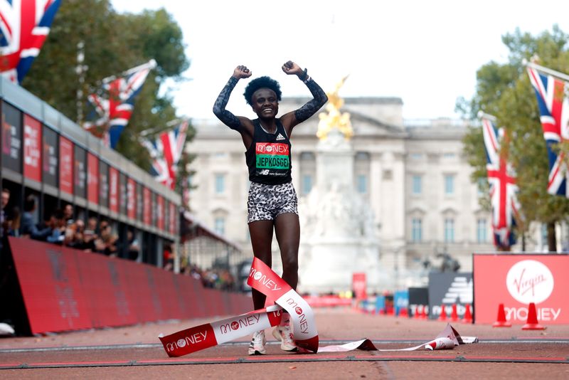 Athletics-Kenya’s Jepkosgei upsets Kosgei to win London Marathon