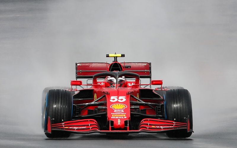 Motor racing-Ferrari hail Sainz’s team spirit in Turkish GP qualifying