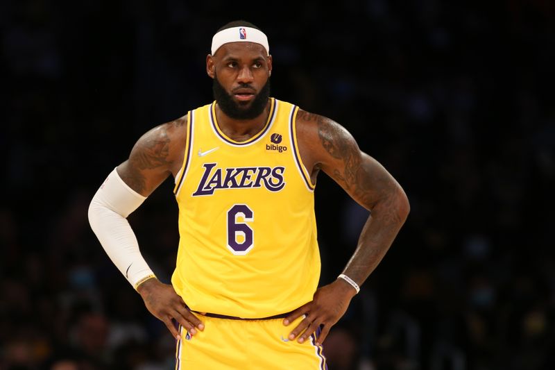 NBA: Preseason-Golden State Warriors at Los Angeles Lakers