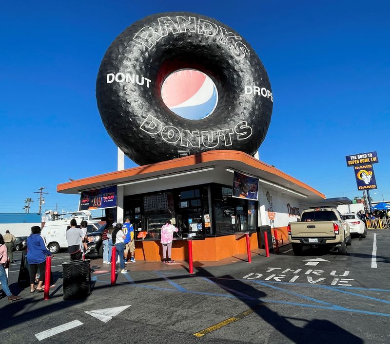 People line up to buy Los Angeles Rams themed donuts