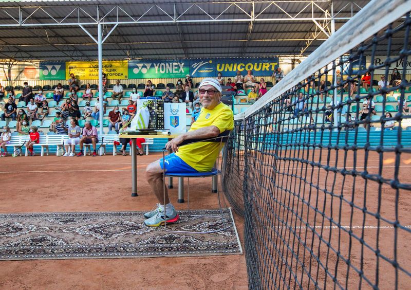 The world’s oldest tennis player Ukrainian Stanislavskyi, 97, takes part