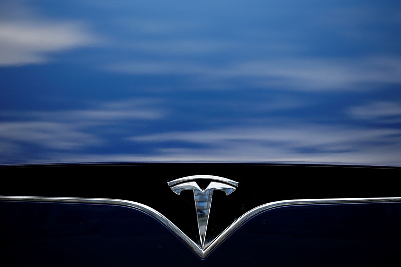 Tesla managers demonstrate V3 superchargers on German research campus in