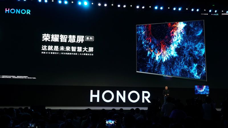President of Huawei’s Honor brand George Zhao unveils the Honor