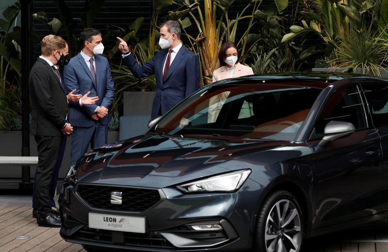 Spain’s King Felipe and PM Sanchez visit the SEAT factory