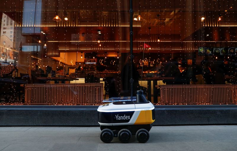 Yandex robots deliver restaurant meals in central Moscow