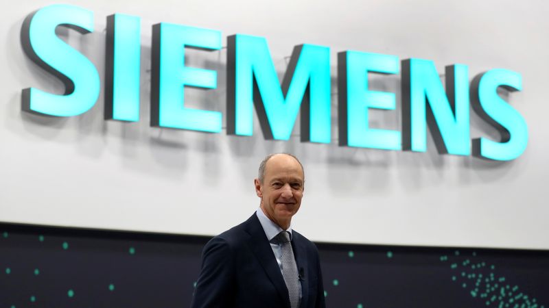FILE PHOTO: Siemens fiscal Q1 results