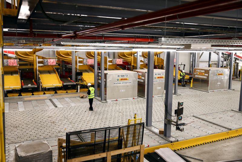 DHL opens a robotic package processing site near Tel Aviv