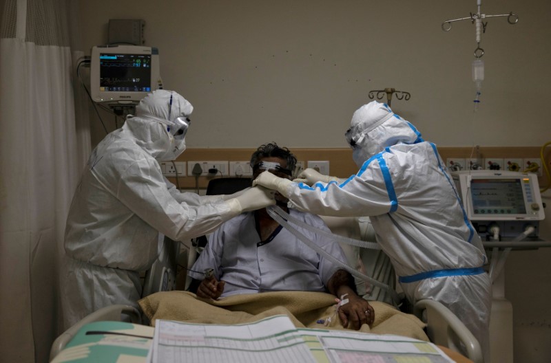 FILE PHOTO: Medical workers treat patients infected with the coronavirus