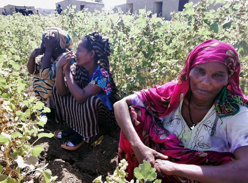 FILE PHOTO: Ethiopian women, who fled the ongoing fighting in