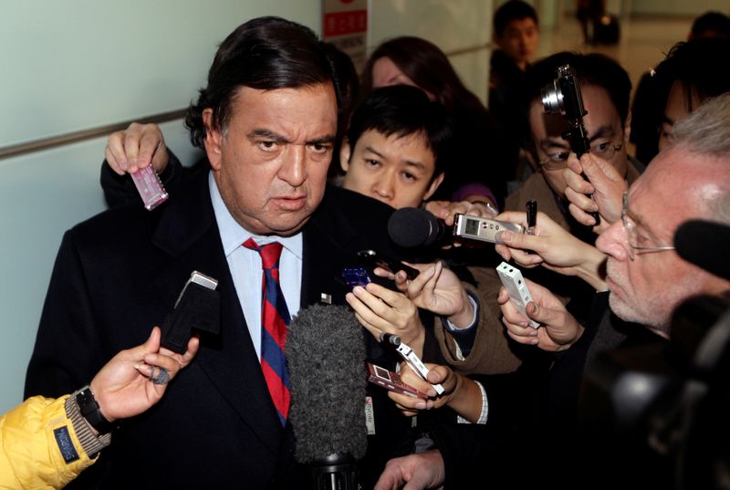 FILE PHOTO: U.S. diplomatic troubleshooter Bill Richardson speaks to the
