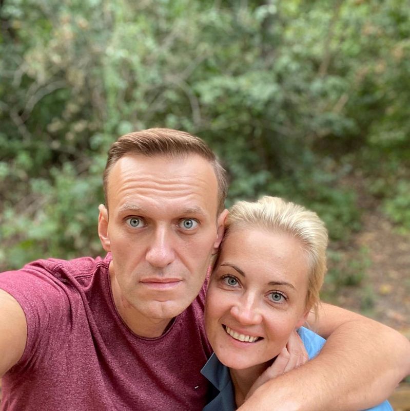 Russian opposition politician Alexei Navalny and his wife Yulia Navalnaya