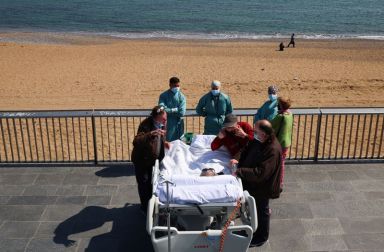 Barcelona Hospital del Mar takes COVID ICU survivor beachside for
