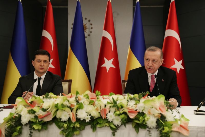 Turkish President Tayyip Erdogan and Ukraine’s President Volodymyr Zelenskiy attend