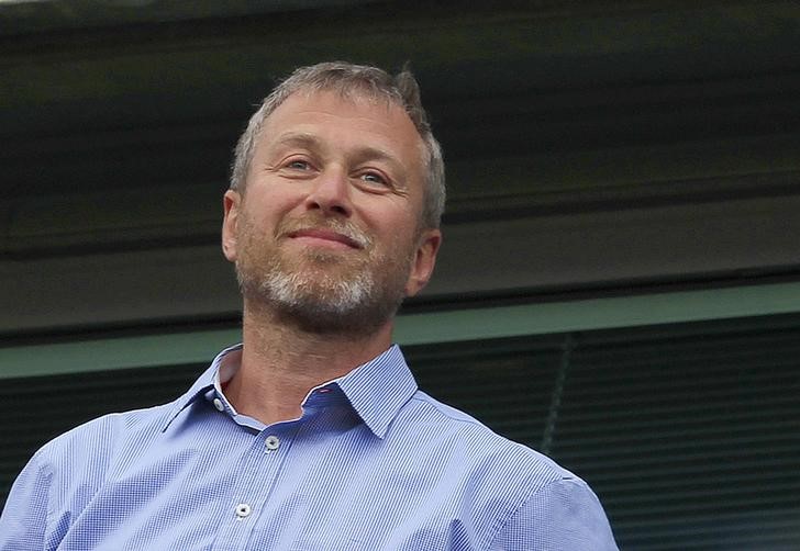 FILE PHOTO: Chelsea owner Roman Abramovich watches the players do