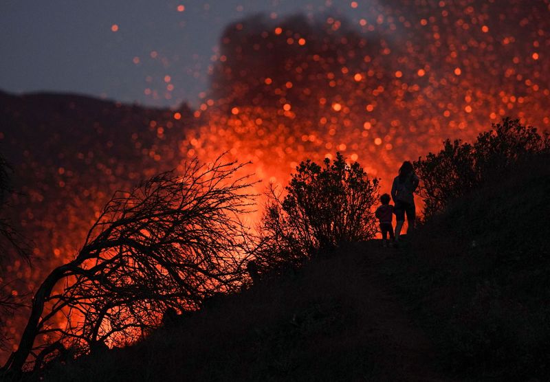 Volcano continues to erupt on Spain’s island of La Palma