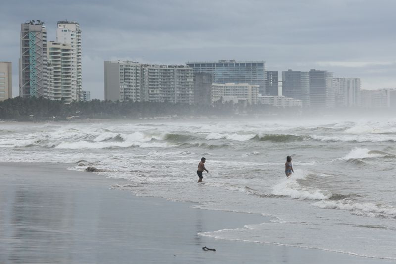 Hurricane Rick edges closer to Mexican coast north of Acapulco