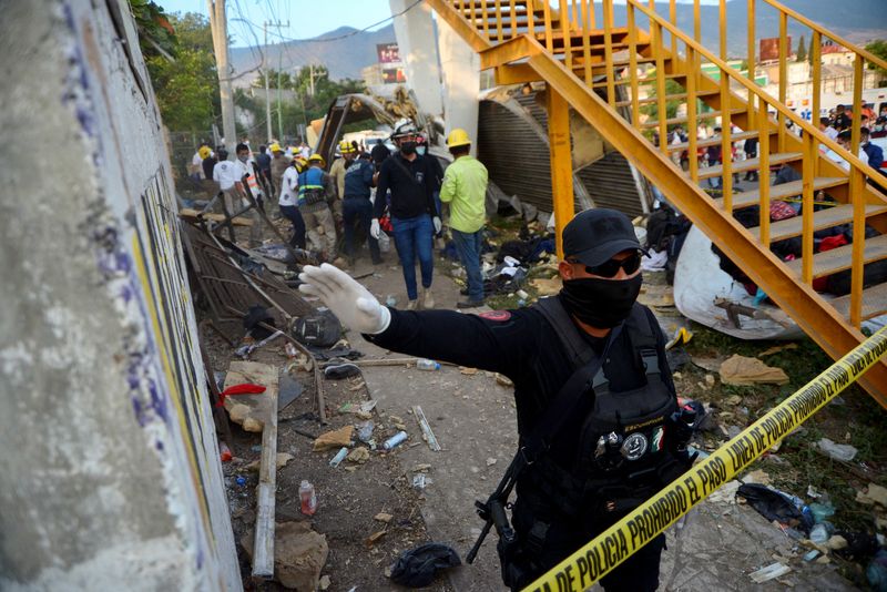 Trailer accident leaves at least 49 people killed in Tuxtla