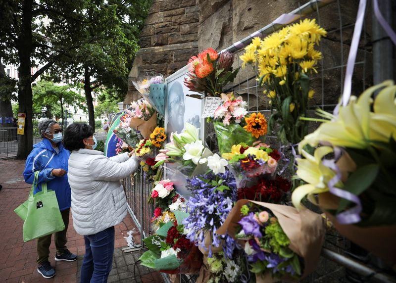 Mourners pay their respects to the late Archishop Desmond Tutu