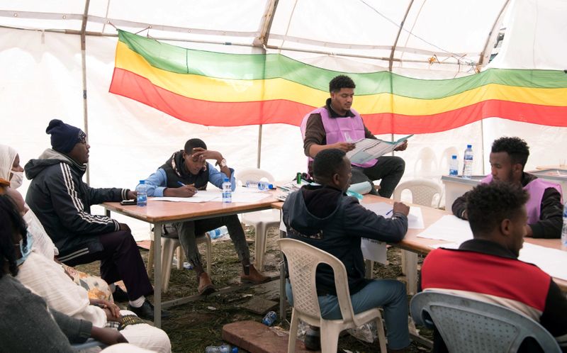 Ethiopians count casted votes in the Ethiopian parliamentary and regional