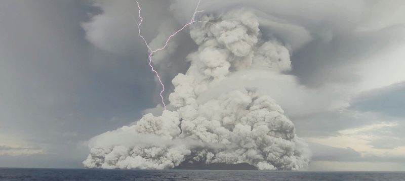Eruption of the underwater volcano Hunga Tonga-Hunga Ha’apai off Tonga