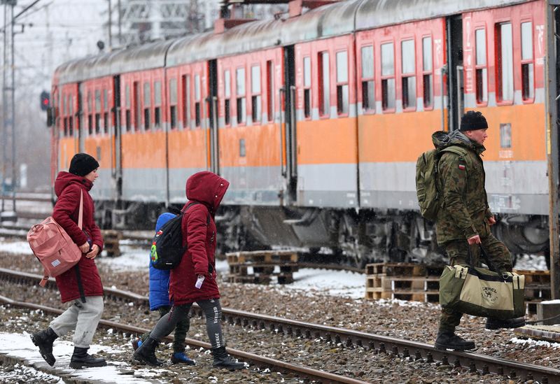 People fleeing Russia’s invasion of Ukraine arrive at the border