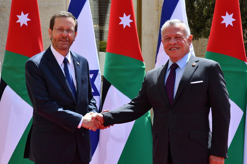 Israeli President Herzog meets with Jordan’s King Abdullah II during