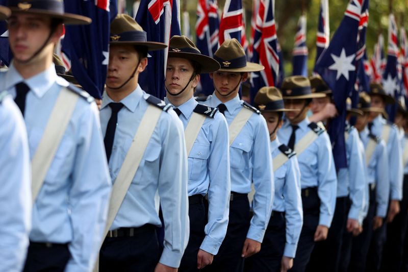 Australians and New Zealanders commemorate Anzac Day in Sydney