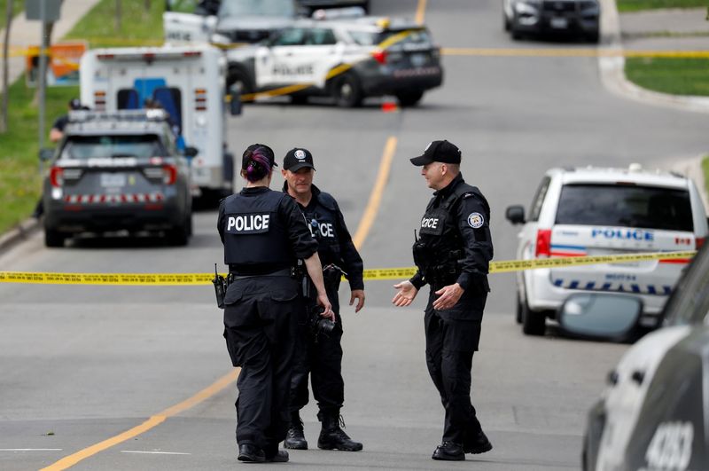 Police shoot and injure man carrying gun in Toronto