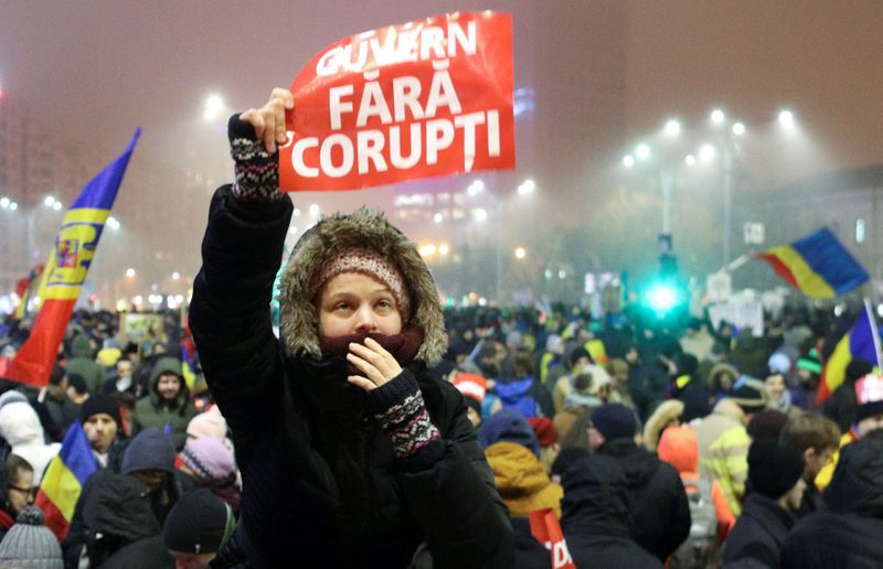 Thousands gather to protest against the Romanian government in the