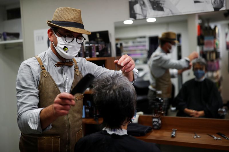 French hairdresser opens hair salon at midnight in Mayenne