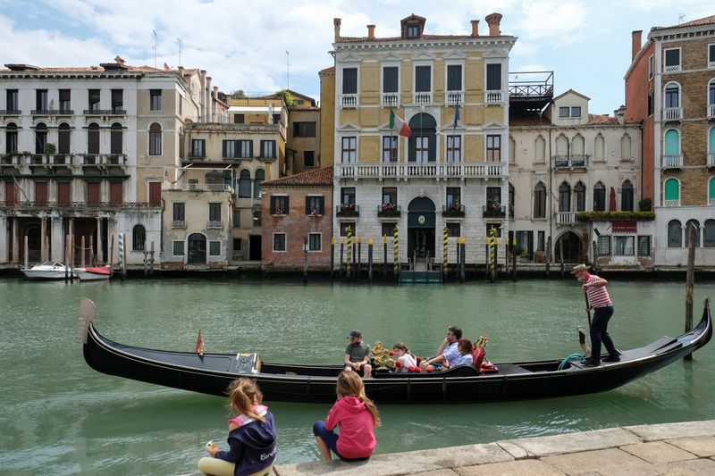 Gondoliers officially resume work for the first time following the