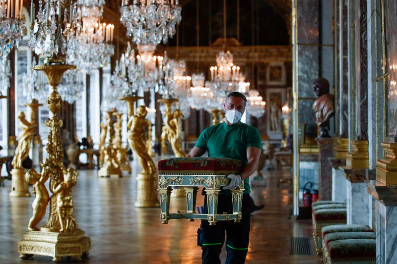 France’s prestigious Chateau de Versailles prepare to reopen
