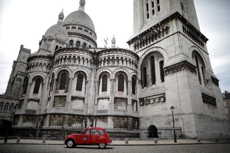 Paris iconic 2CV tours feel brunt of COVID-19 impact on