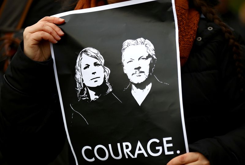 Hearing to decide whether Julian Assange should be extradited to