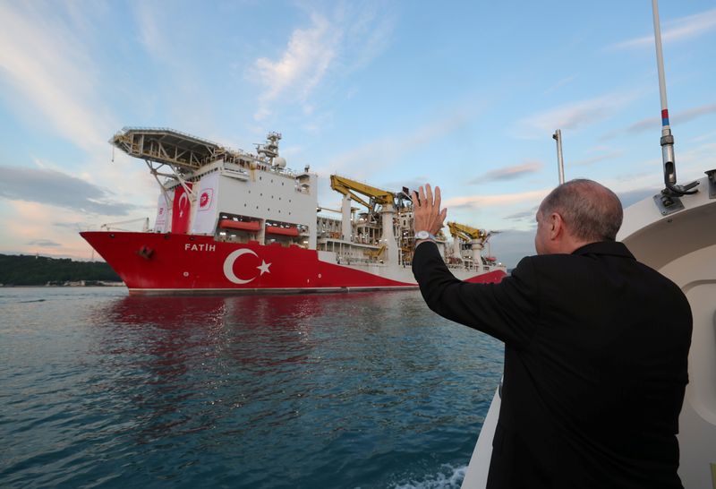 Turkey’s drilling vessel Fatih sets sails for the Black Sea