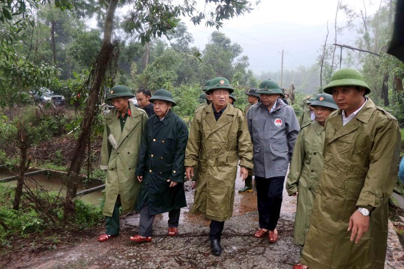 Vietnam’s Deputy Prime Minister Trinh Dinh Dung (C) leads a