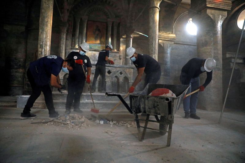 Young Iraqis help clean up historic Mosul church