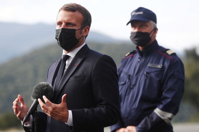 Macron talks strengthening border controls in France