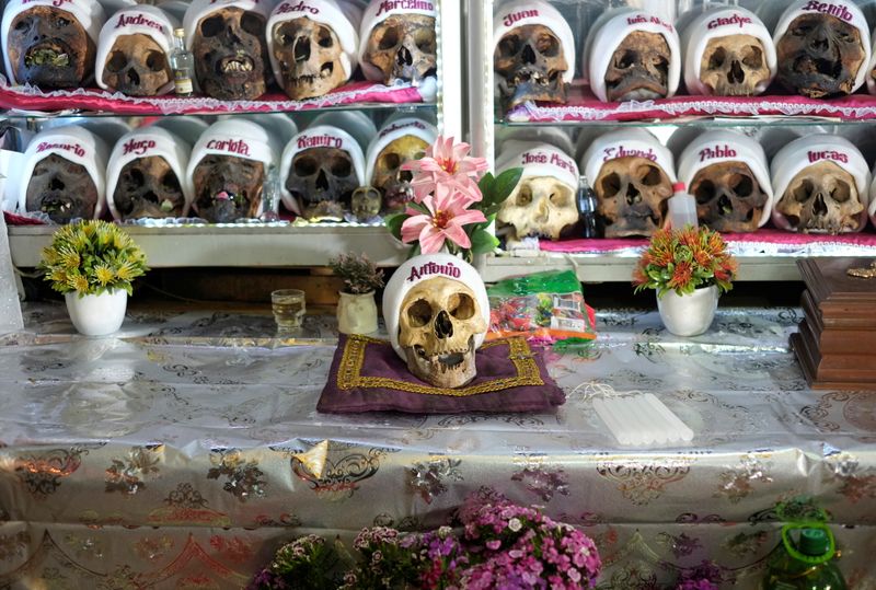 Natitas, skulls of the dead, who people asking for blessings,