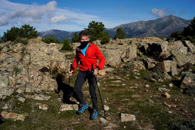 Carlos Soria 81-year-old Spanish mountain climber trains to climb in
