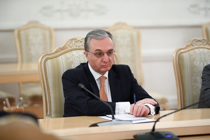 Armenian Foreign Minister Mnatsakanyan meets his Russian counterpart Lavrov in