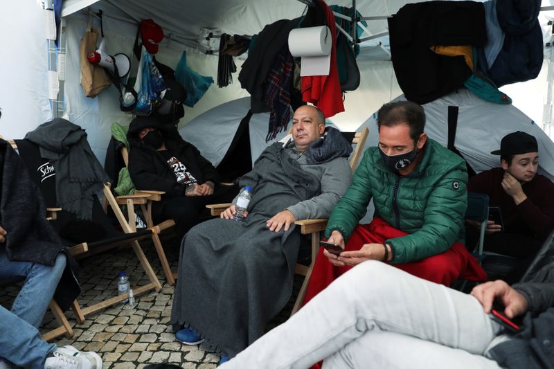 Restaurant owners on hunger strike outside Portuguese parliament