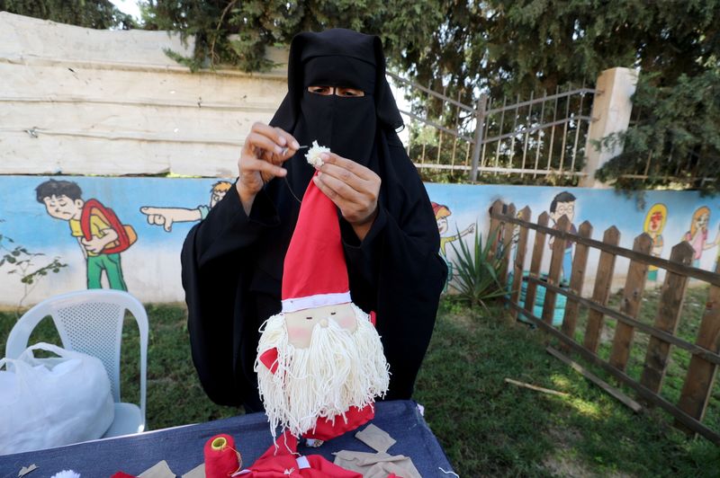 A gloomy Christmas in store for Gaza handicraft workshop