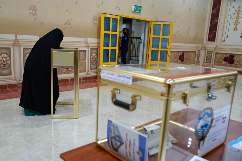 Kuwait holds parliamentary elections