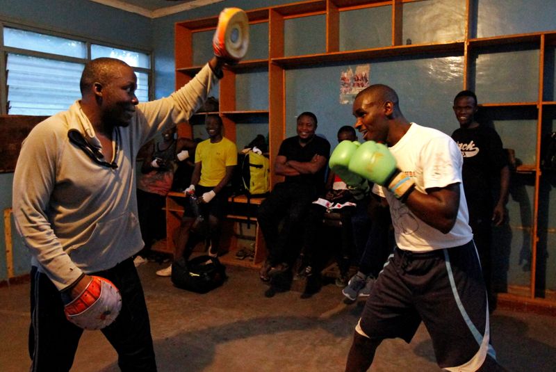Blending law and boxing sport to reduce criminal activities and