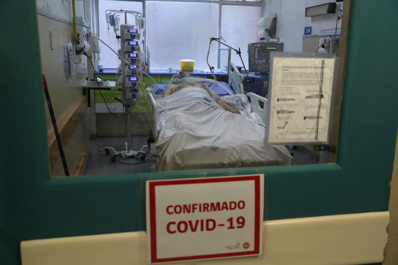 FILE PHOTO: Outbreak of the coronavirus disease (COVID-19) in Santiago
