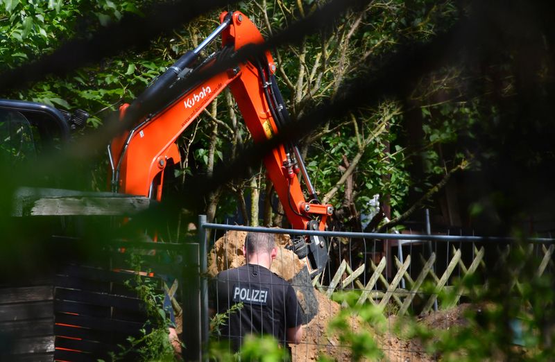 Police started digging in an allotment area near Hannover