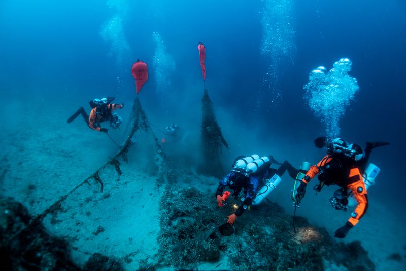 Divers in Greece remove “ghost” fishing nets off WWII wreck